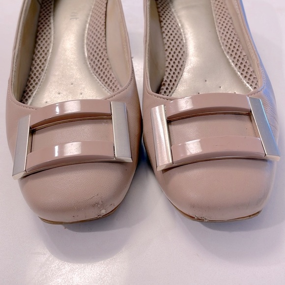 Block Heel Leather Pump with Front Buckle Detail - Picture 3 of 7